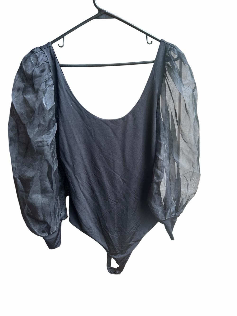 ALICE + OLIVIA Jillianne Scoop Neck Puff Sleeve Thong Bodysuit - Picture 4 of 9